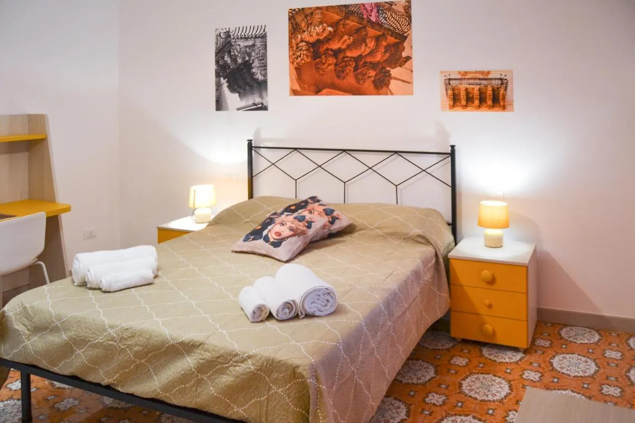 Quattroquarti Stradivari Home Noto 0*,  Italia