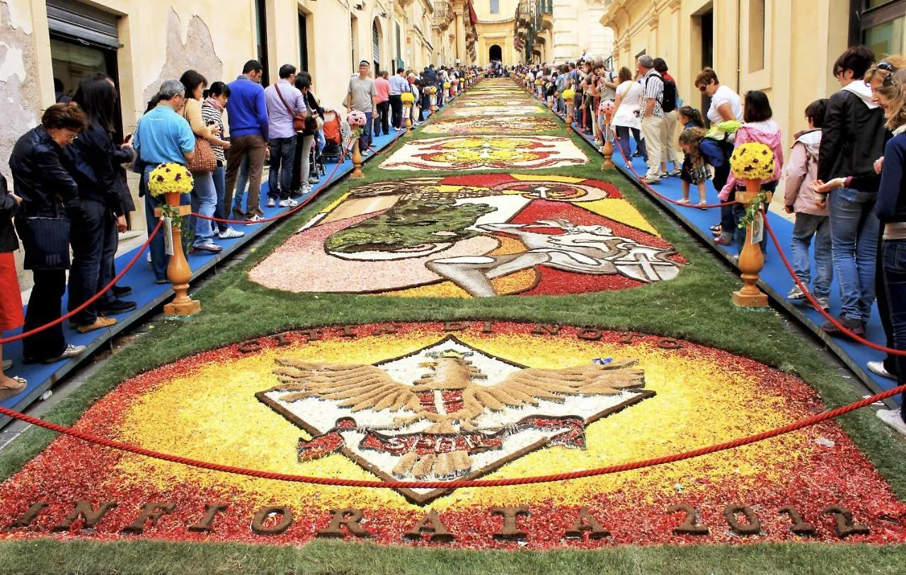 Quattroquarti Stradivari Home Noto Aparthotel