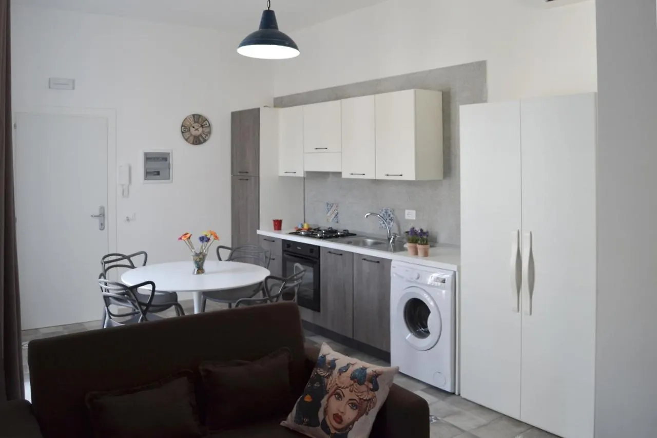 Quattroquarti Stradivari Home Noto 0*,  Italia