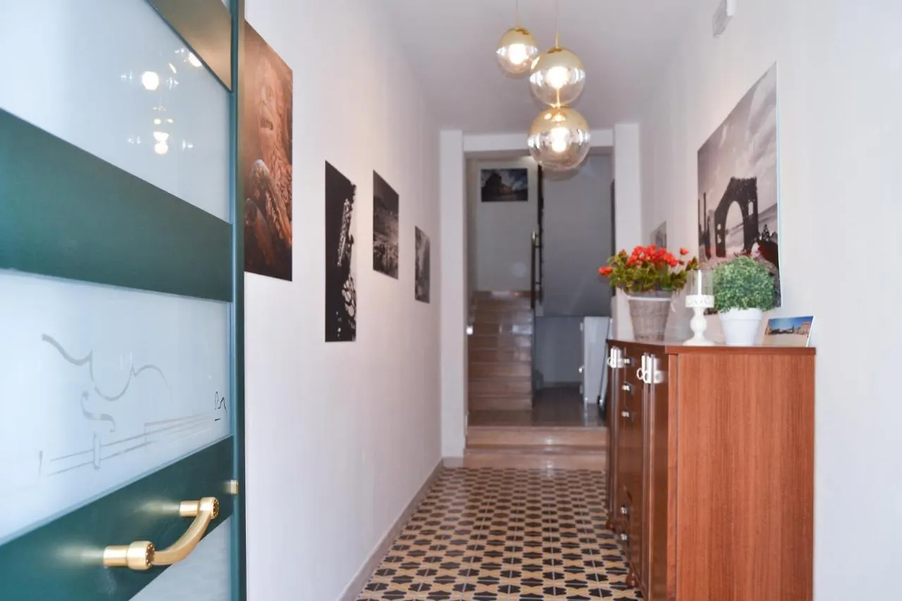 Quattroquarti Stradivari Home Noto 0*,  Italia